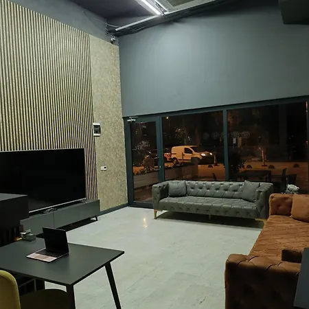 Nomad Hub Aparthotel