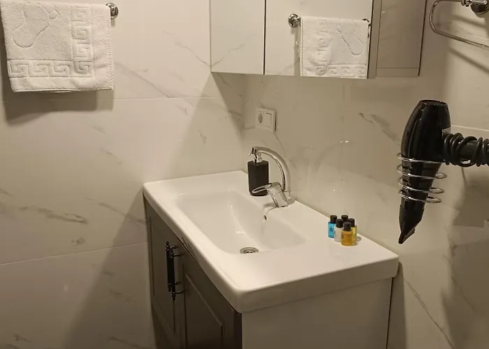 Nomad Hub Apartmanhotel 3*