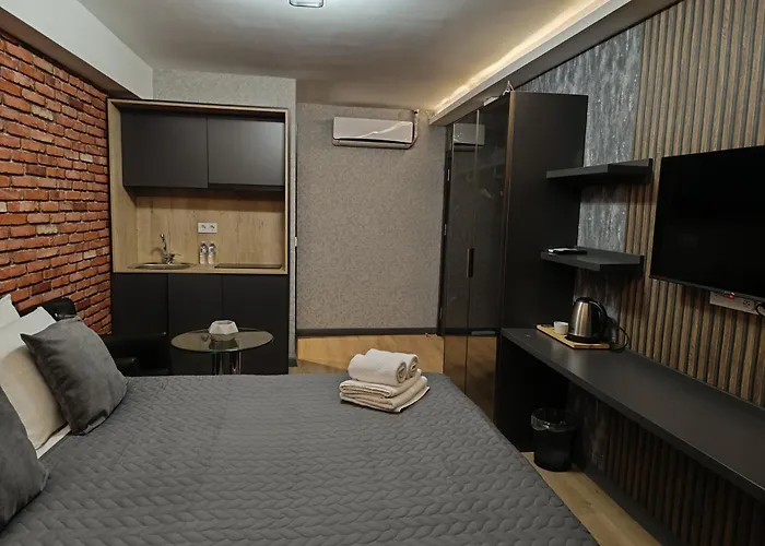 Nomad Hub Apartmanhotel 3*