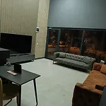 Nomad Hub 公寓式酒店 3*