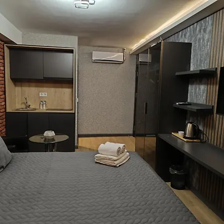 Nomad Hub Aparthotel 3*