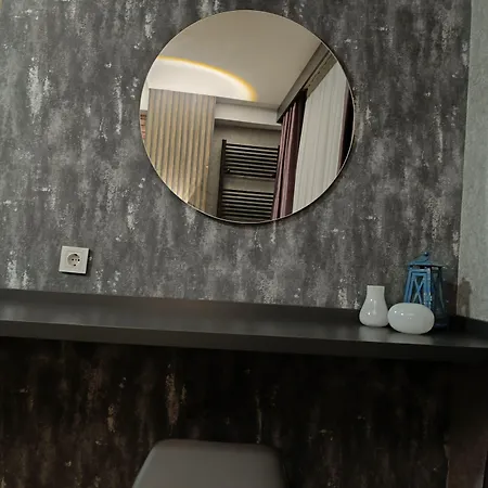 Nomad Hub Aparthotel 3*